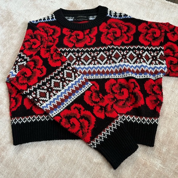 Urban Outfitters Cropped Rose Sweater (XS) - Picture 1 of 2